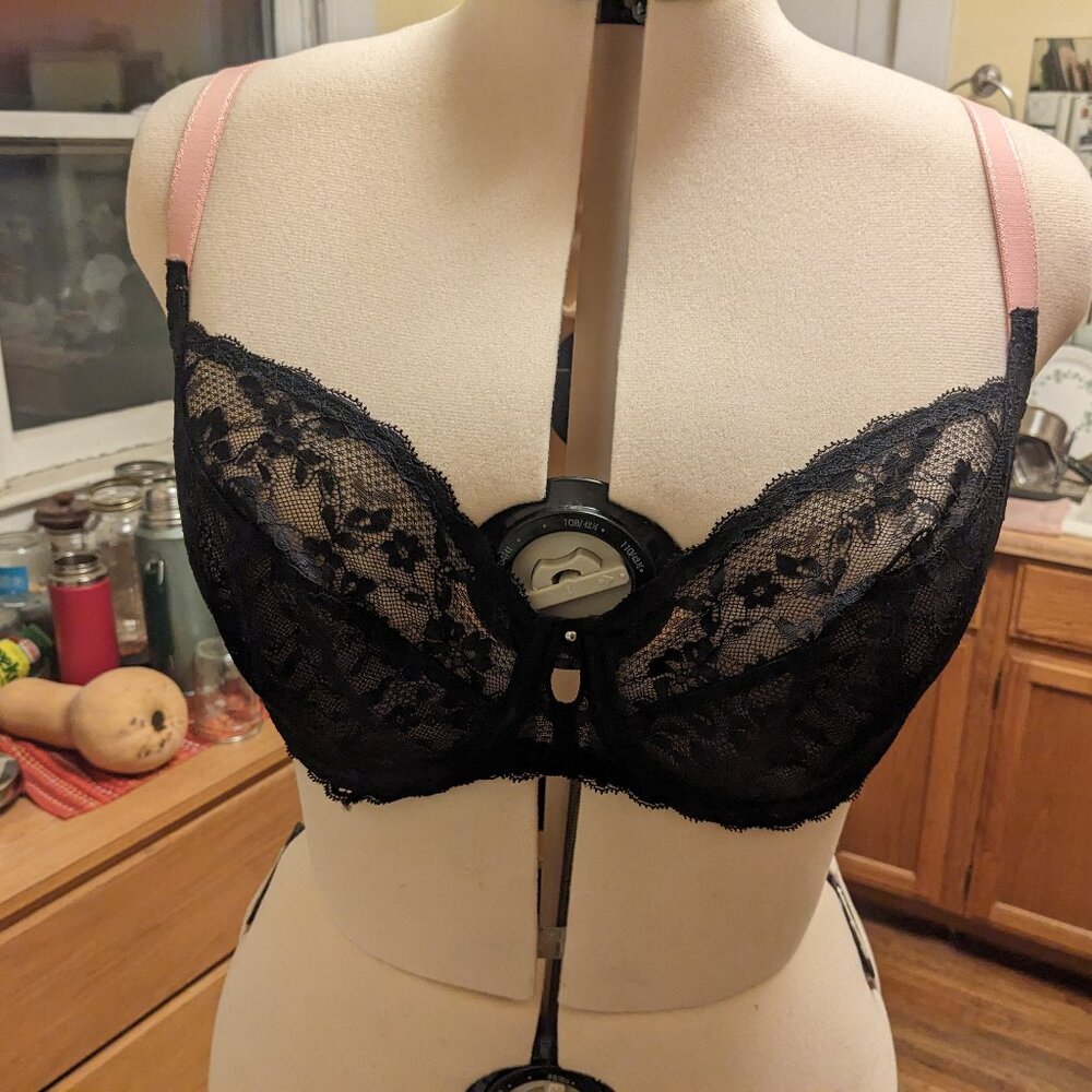 Freya Offbeat Underwire Side Support Bra in Black